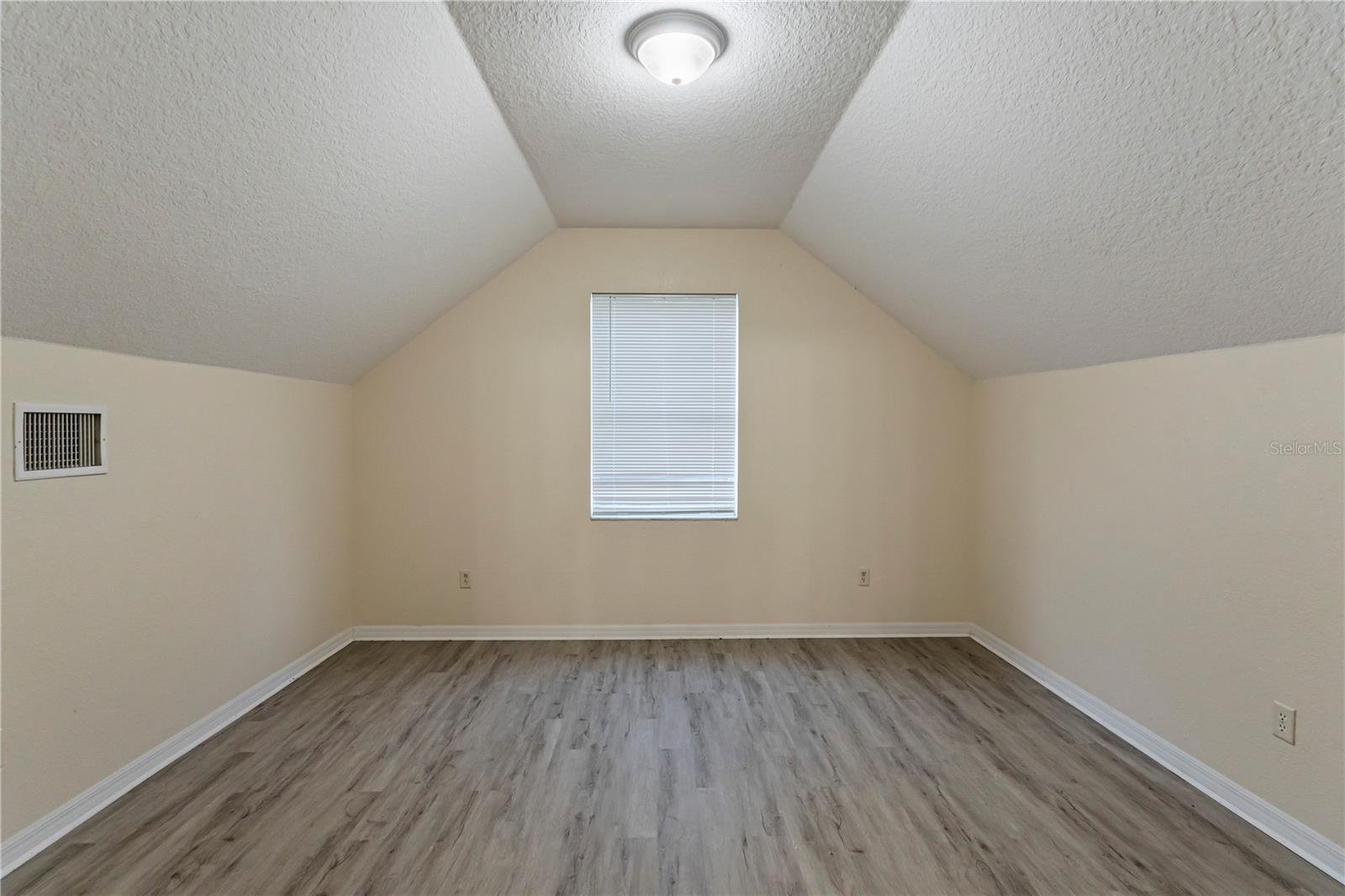 535 W Silver Springs Pl Property Photo 18