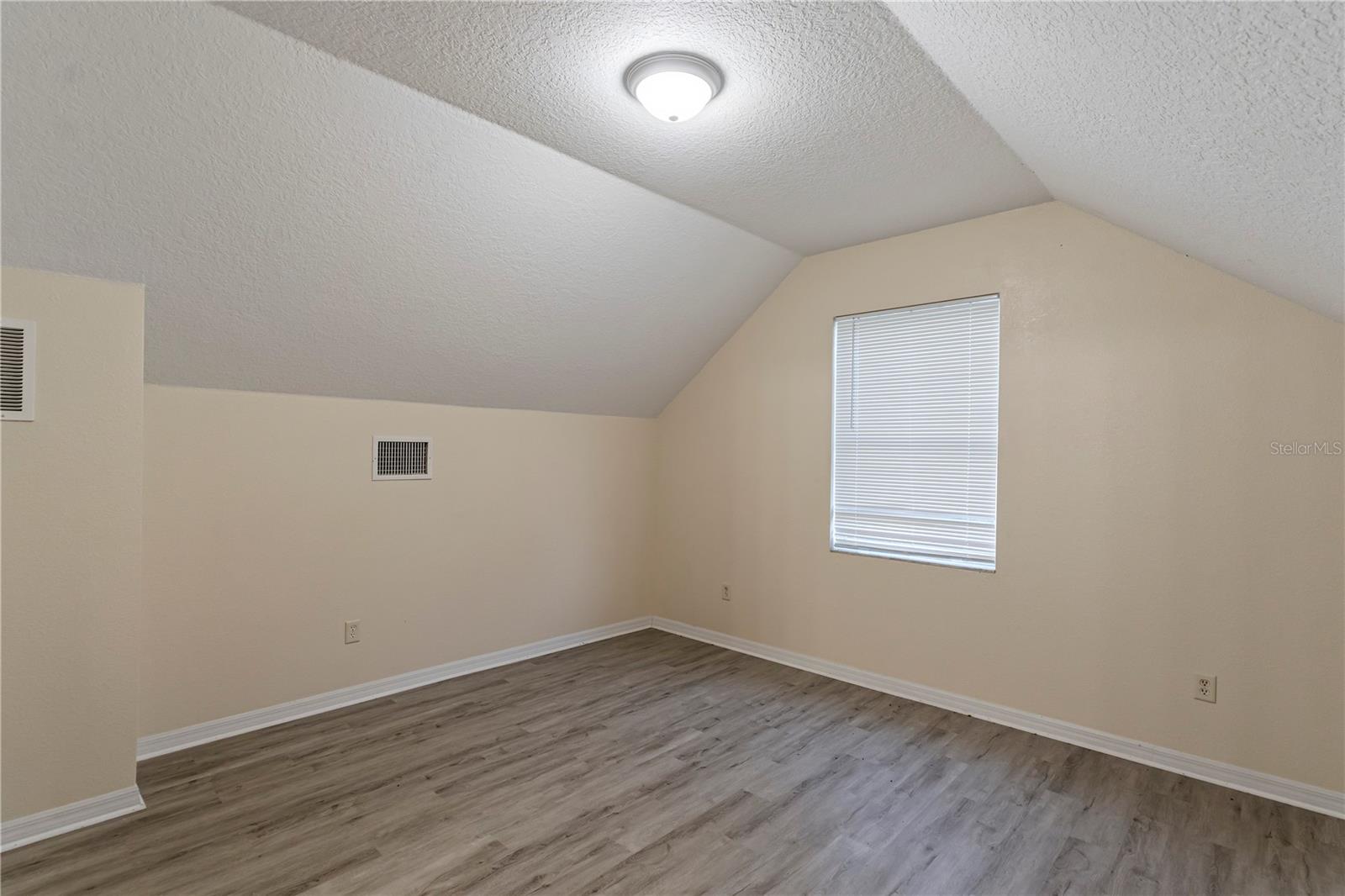 535 W Silver Springs Pl Property Photo 19