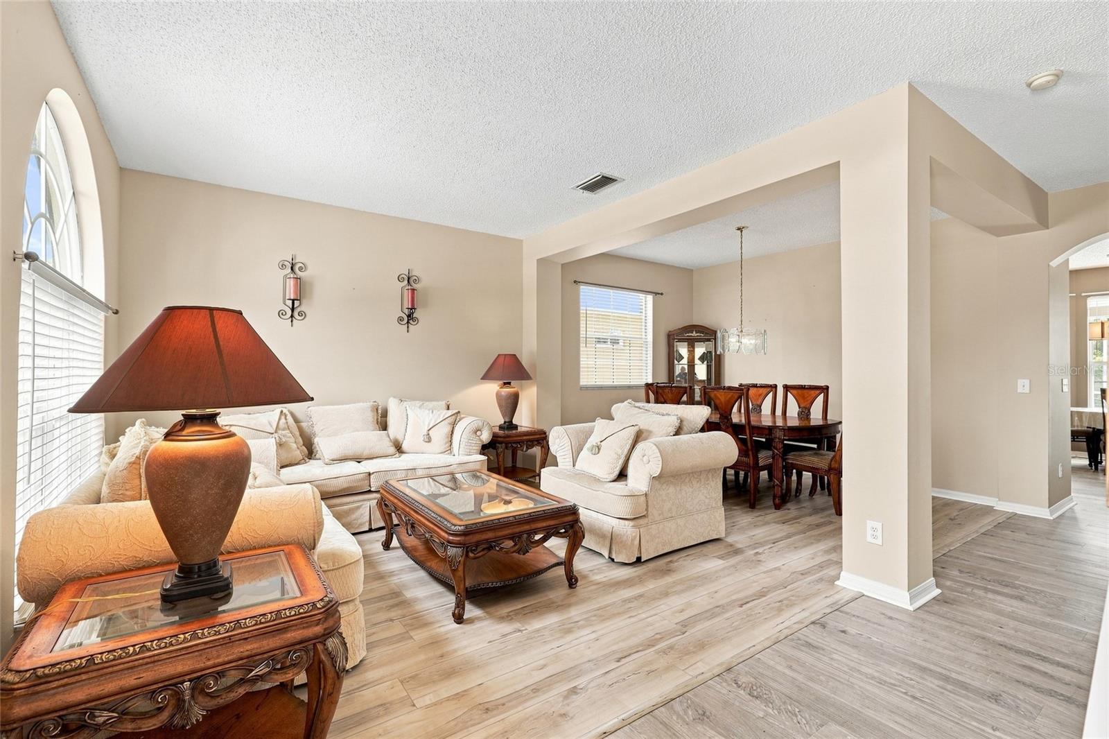 10526 Beneva Dr Property Photo 3