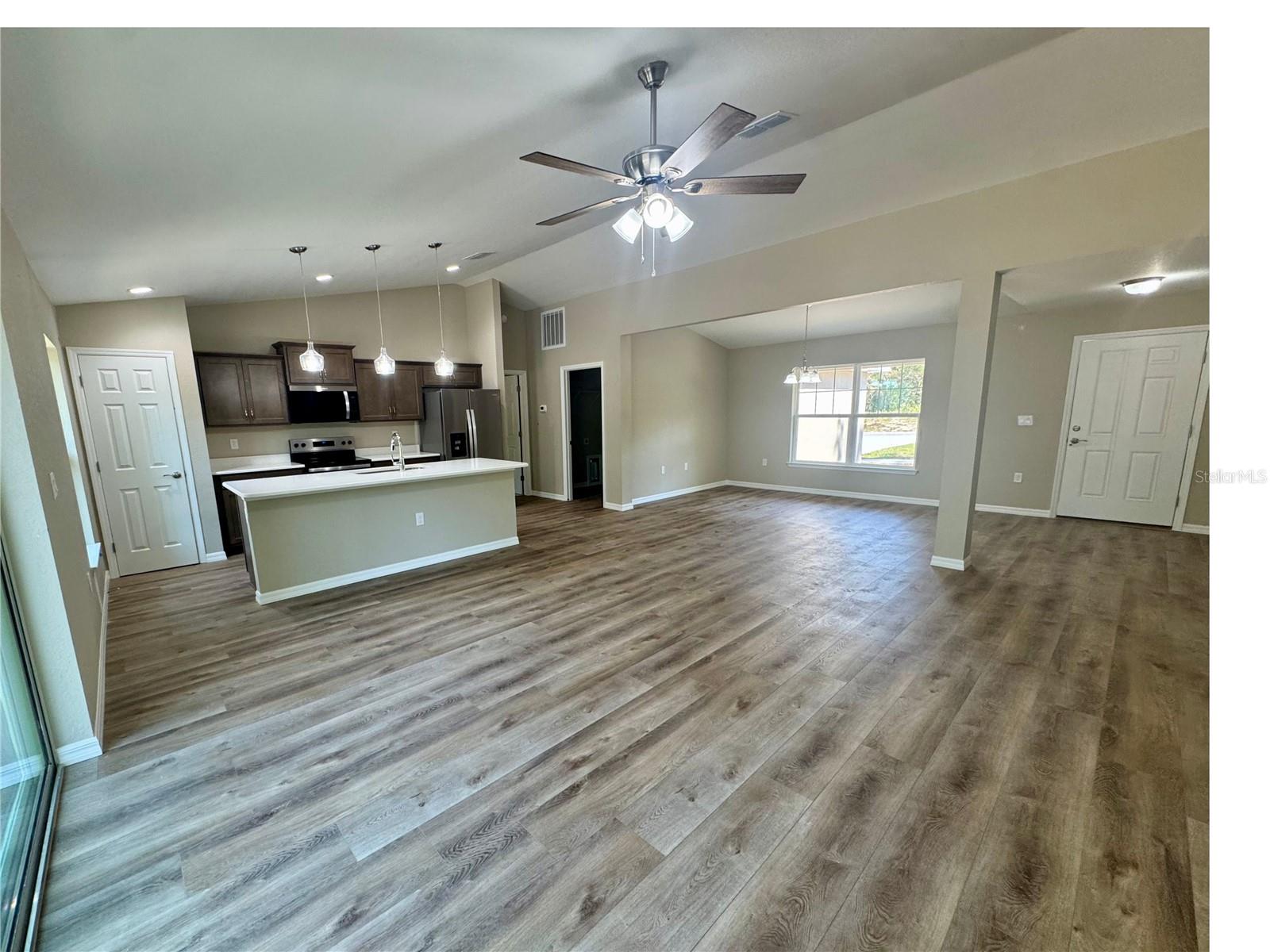 1540 E Artesian Ln Property Photo 6