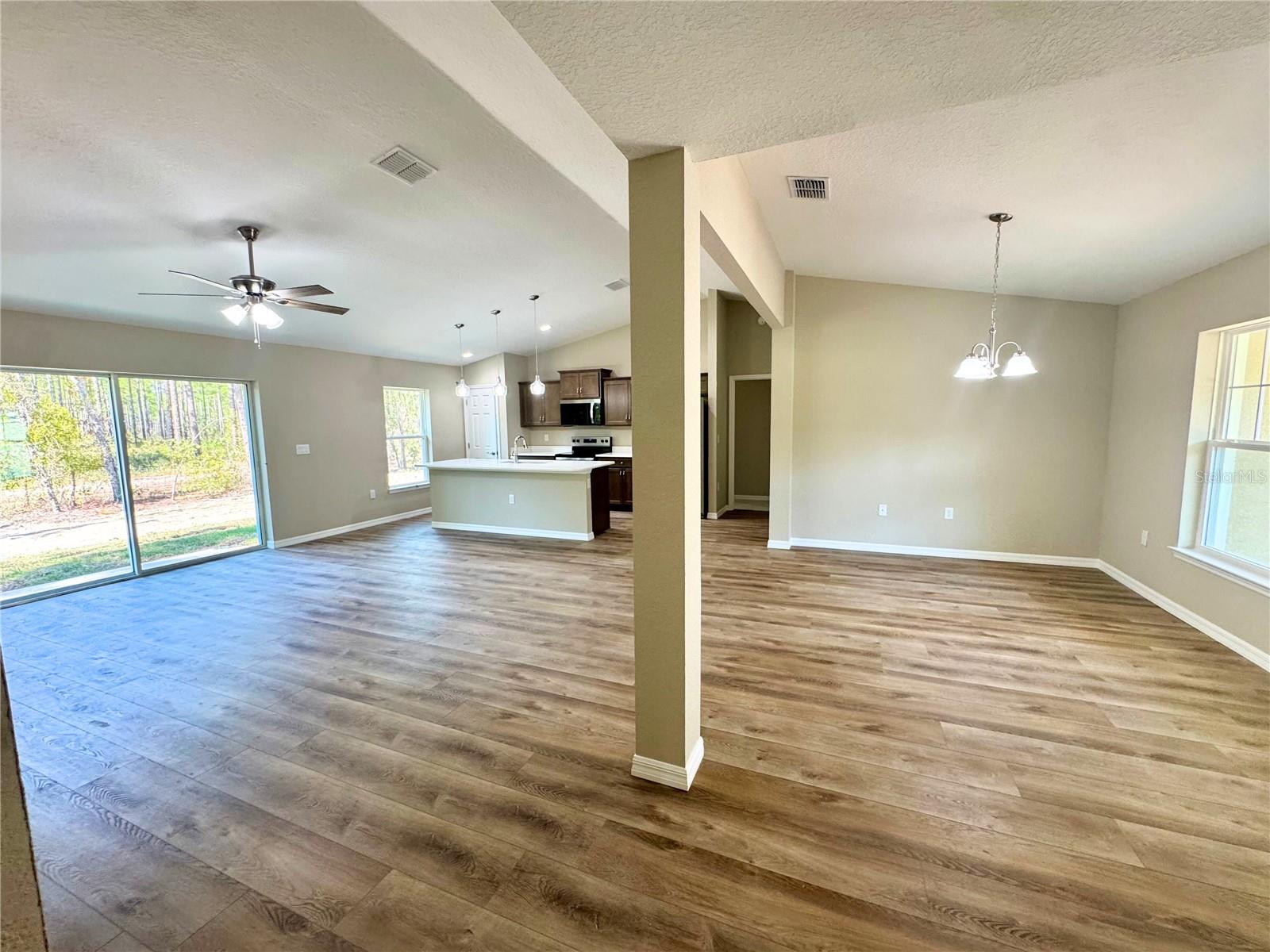 1540 E Artesian Ln Property Photo 8