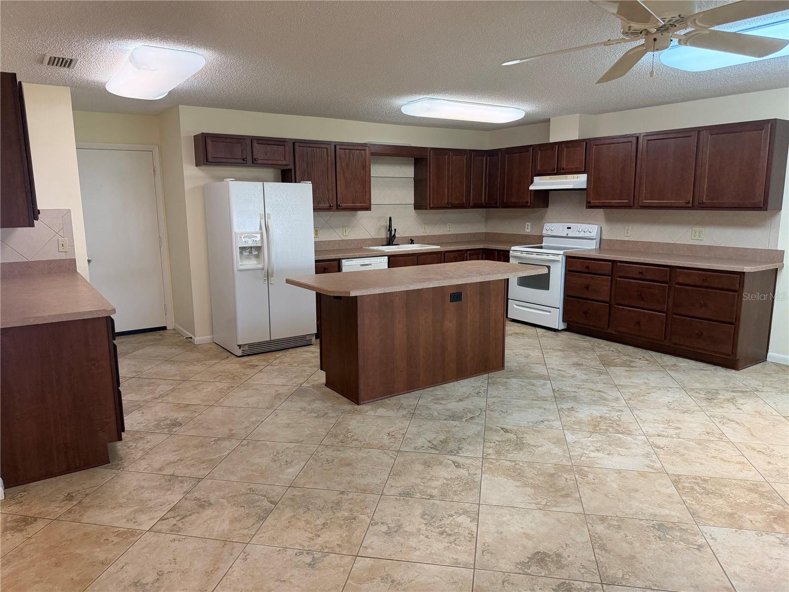 9529 Sw 85th Ave #d Property Photo 7