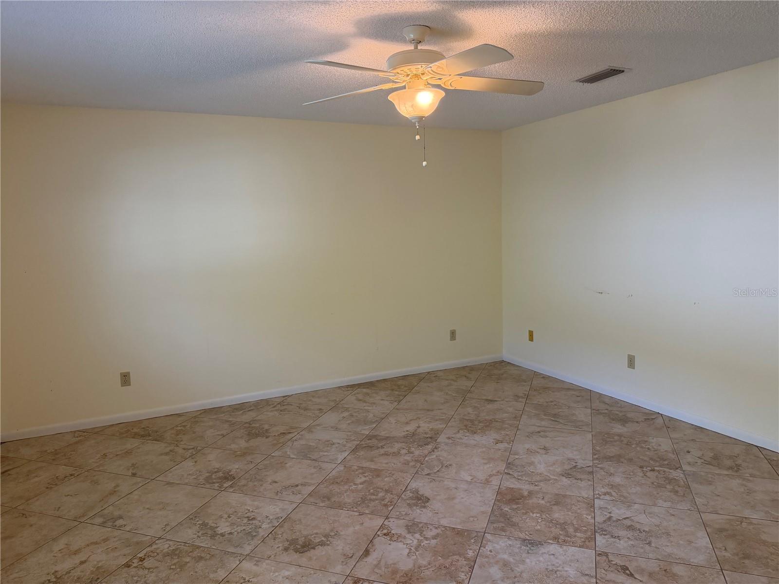 9529 Sw 85th Ave #d Property Photo 10