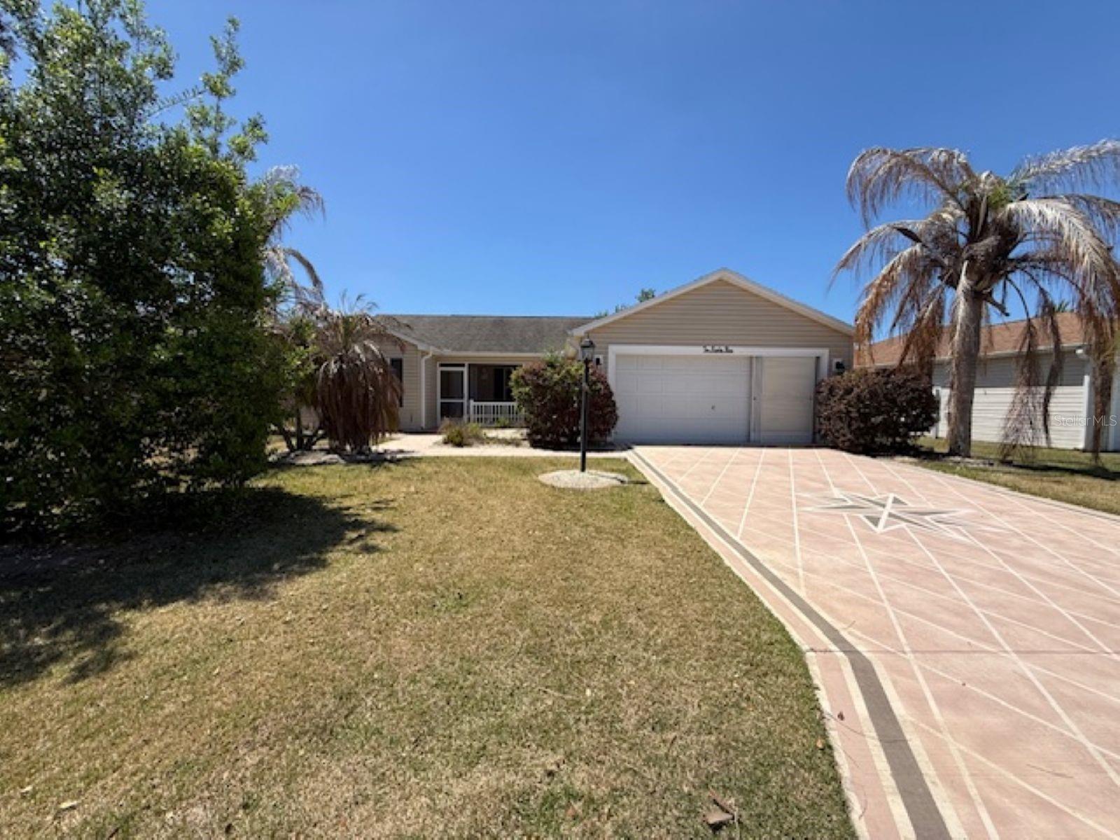 1089 Nash Loop Property Photo 1