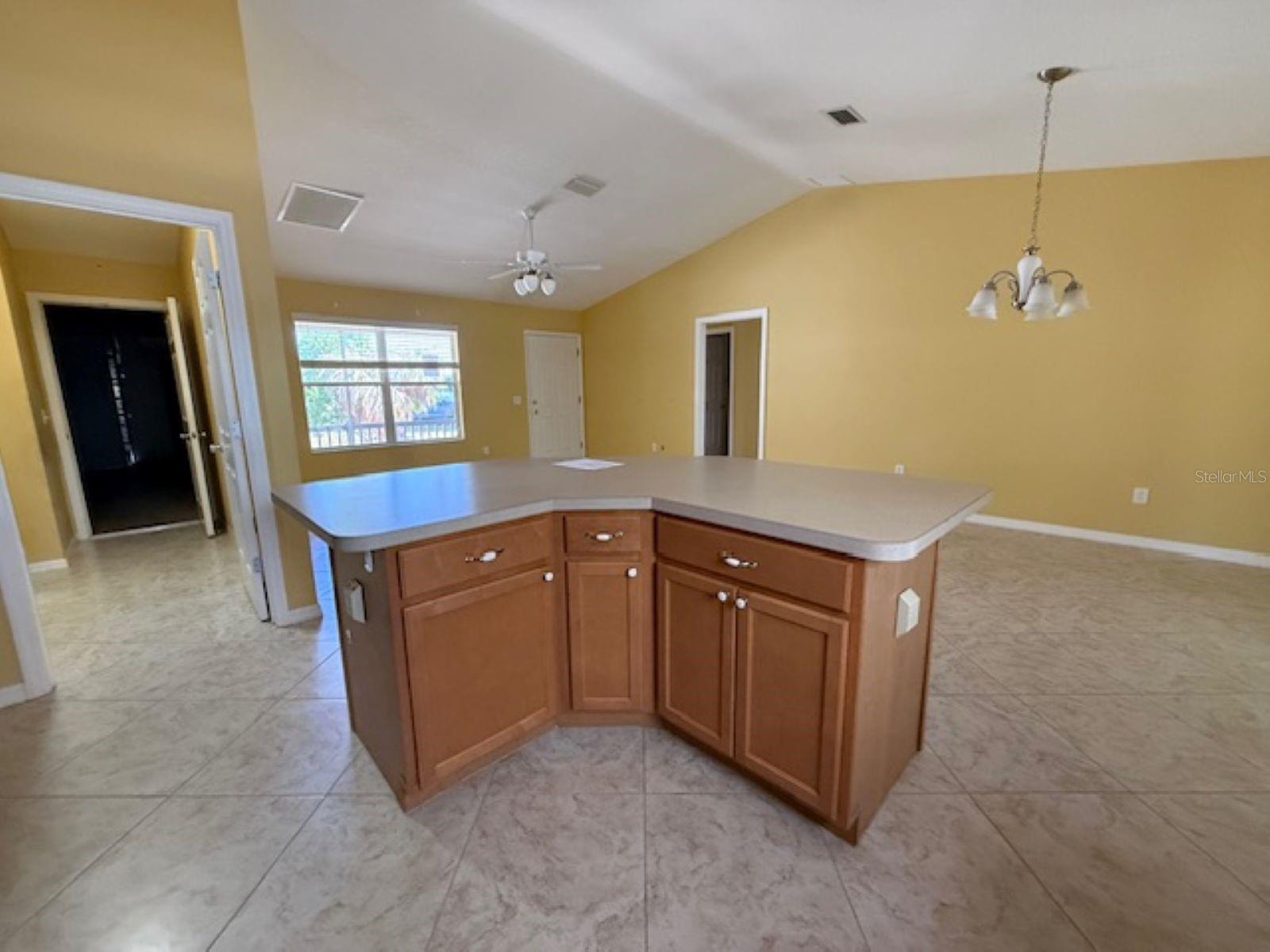 1089 Nash Loop Property Photo 7