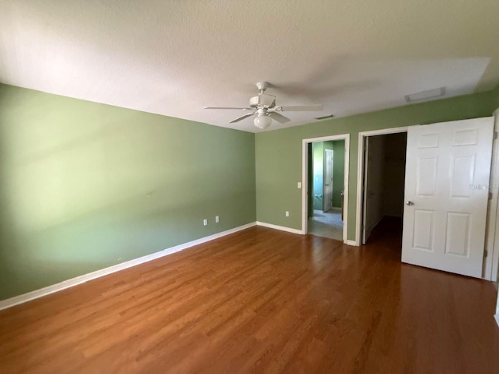 1089 Nash Loop Property Photo 8