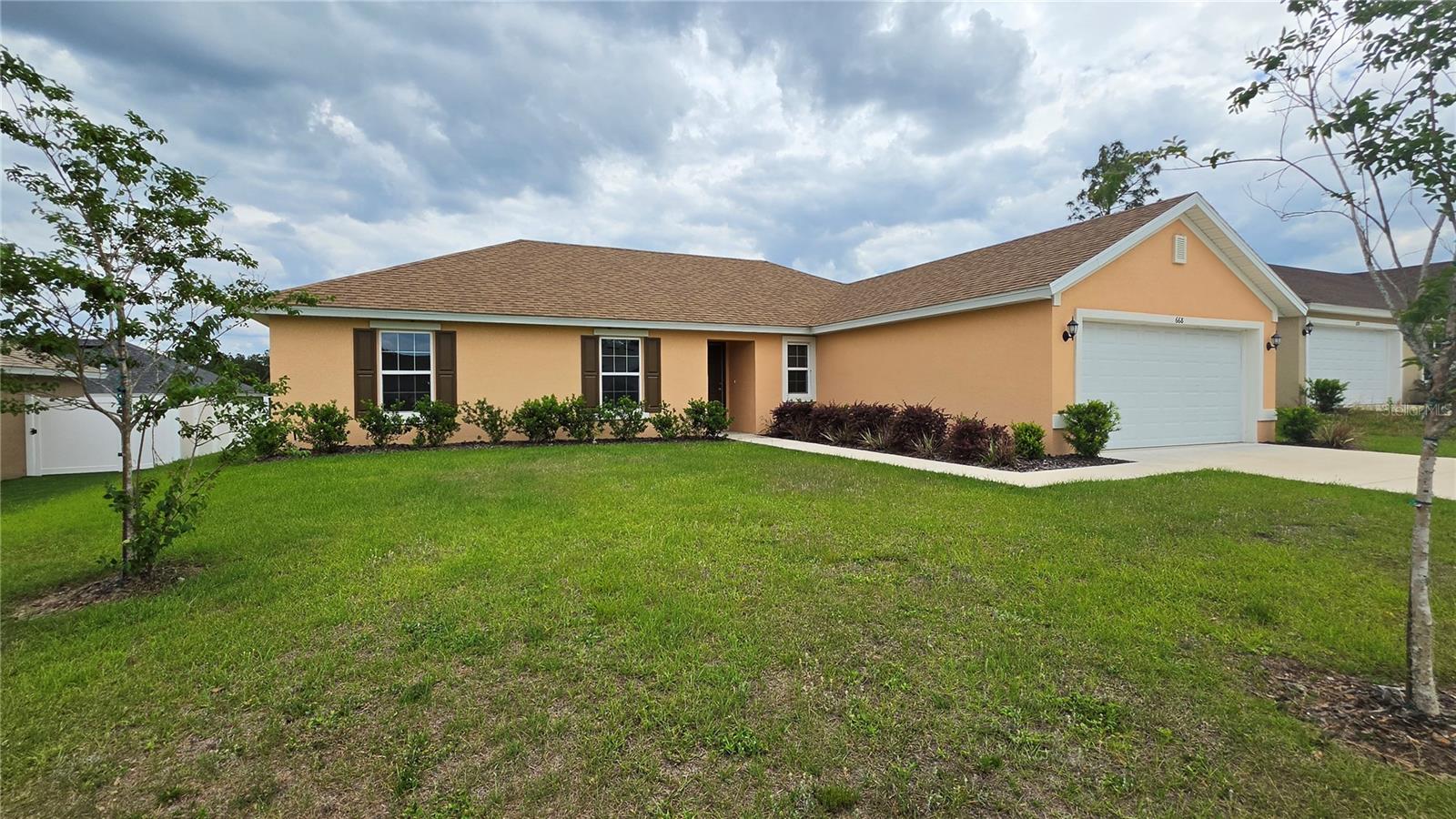 668 W WALKERTOWN DR Property Photo 1