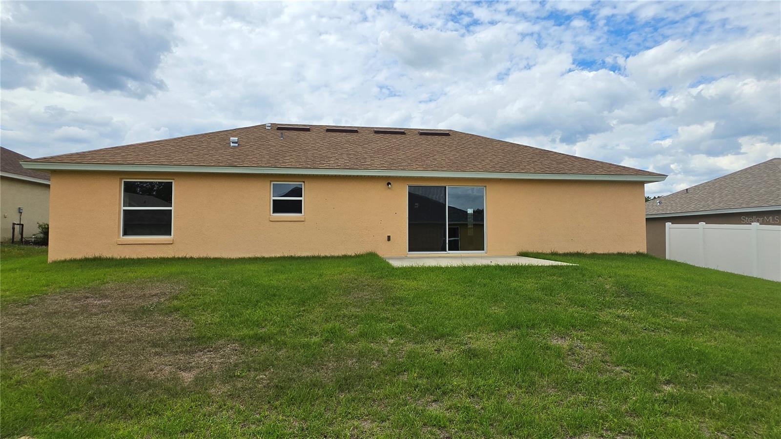 668 W Walkertown Dr Property Photo 3