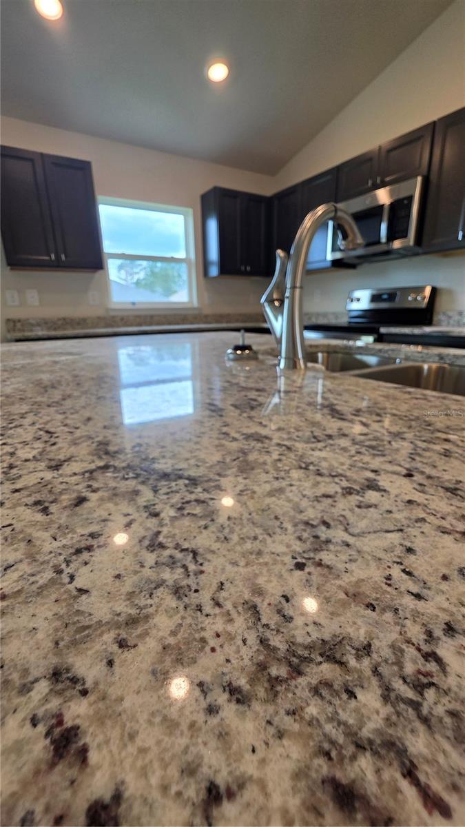 668 W Walkertown Dr Property Photo 6