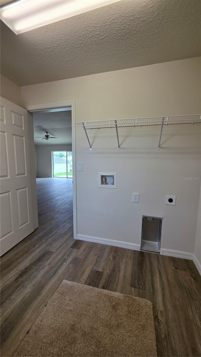 668 W Walkertown Dr Property Photo 14