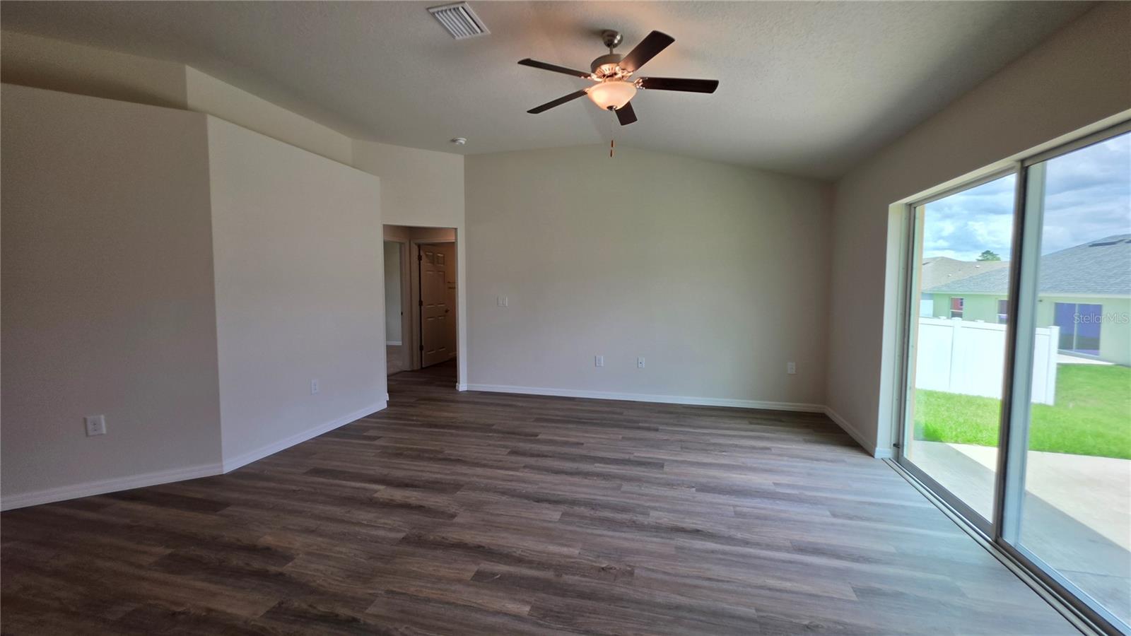 668 W Walkertown Dr Property Photo 15