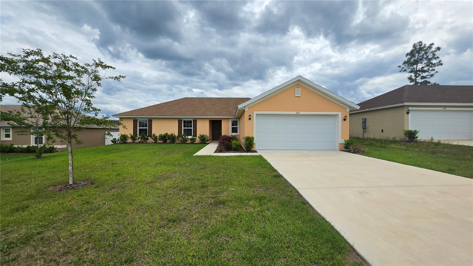 668 W Walkertown Dr Property Photo 17
