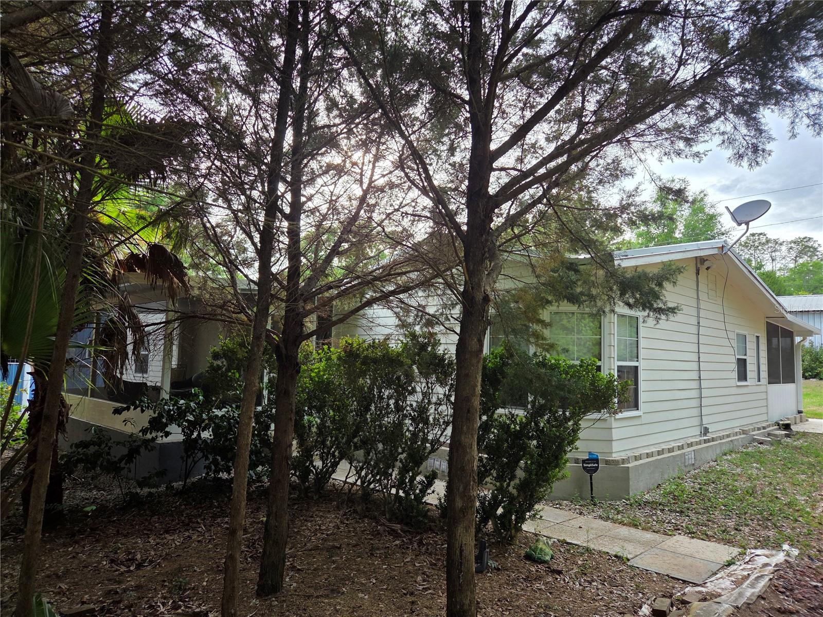 421 Margaret St Property Photo 8