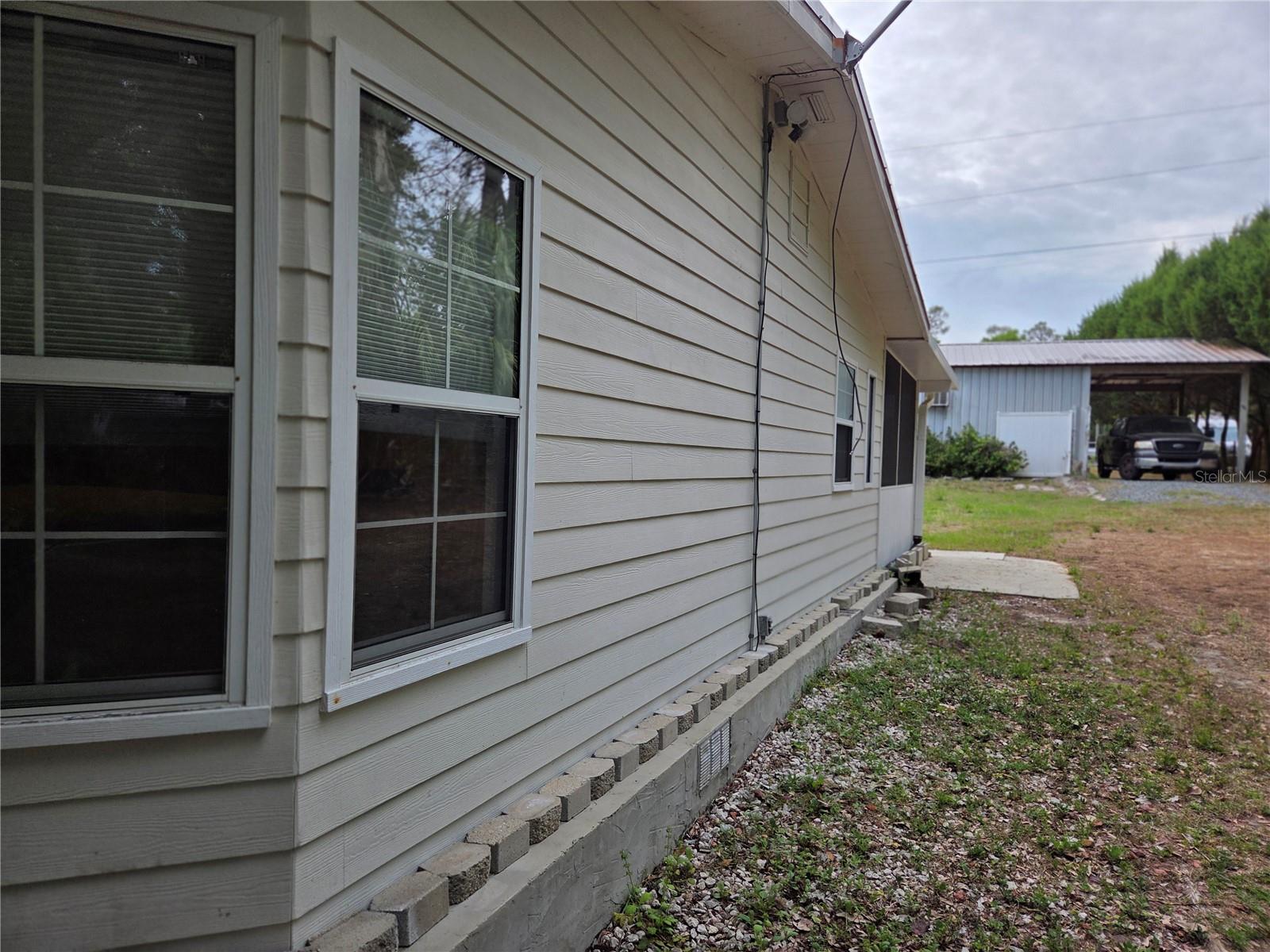 421 Margaret St Property Photo 9