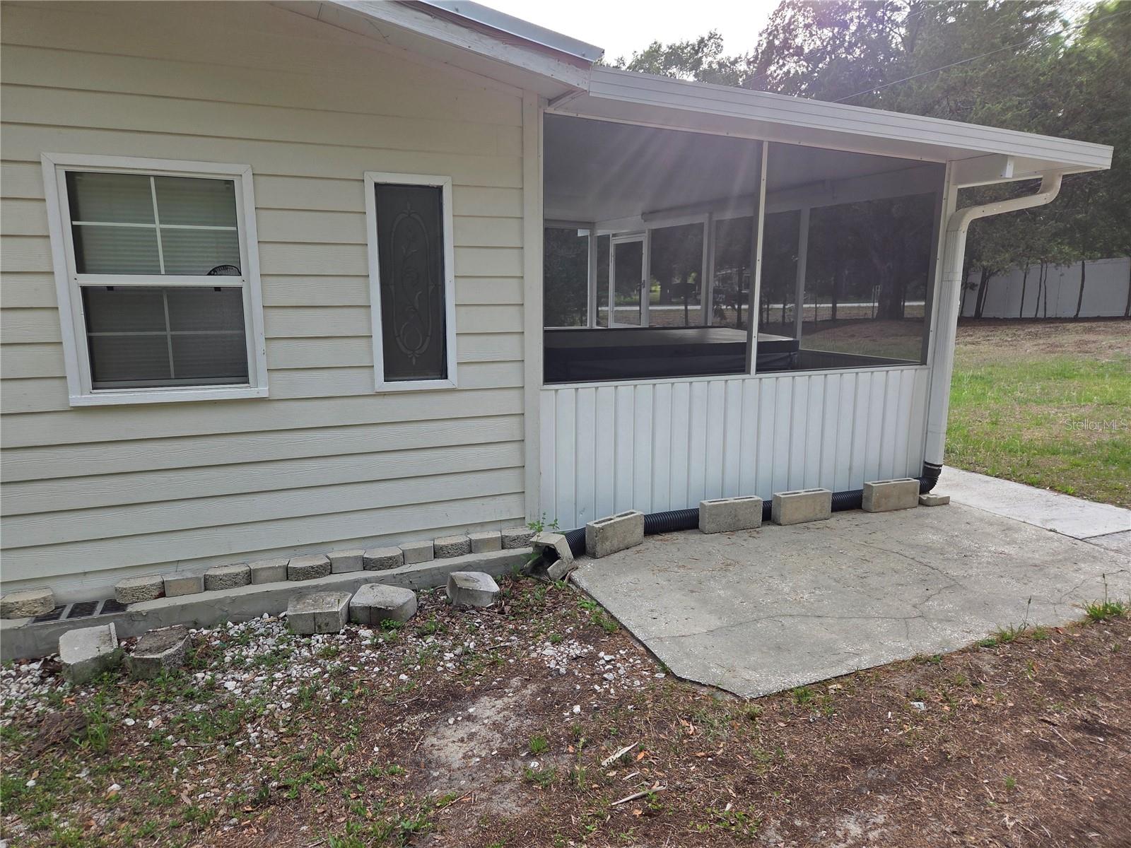 421 Margaret St Property Photo 12