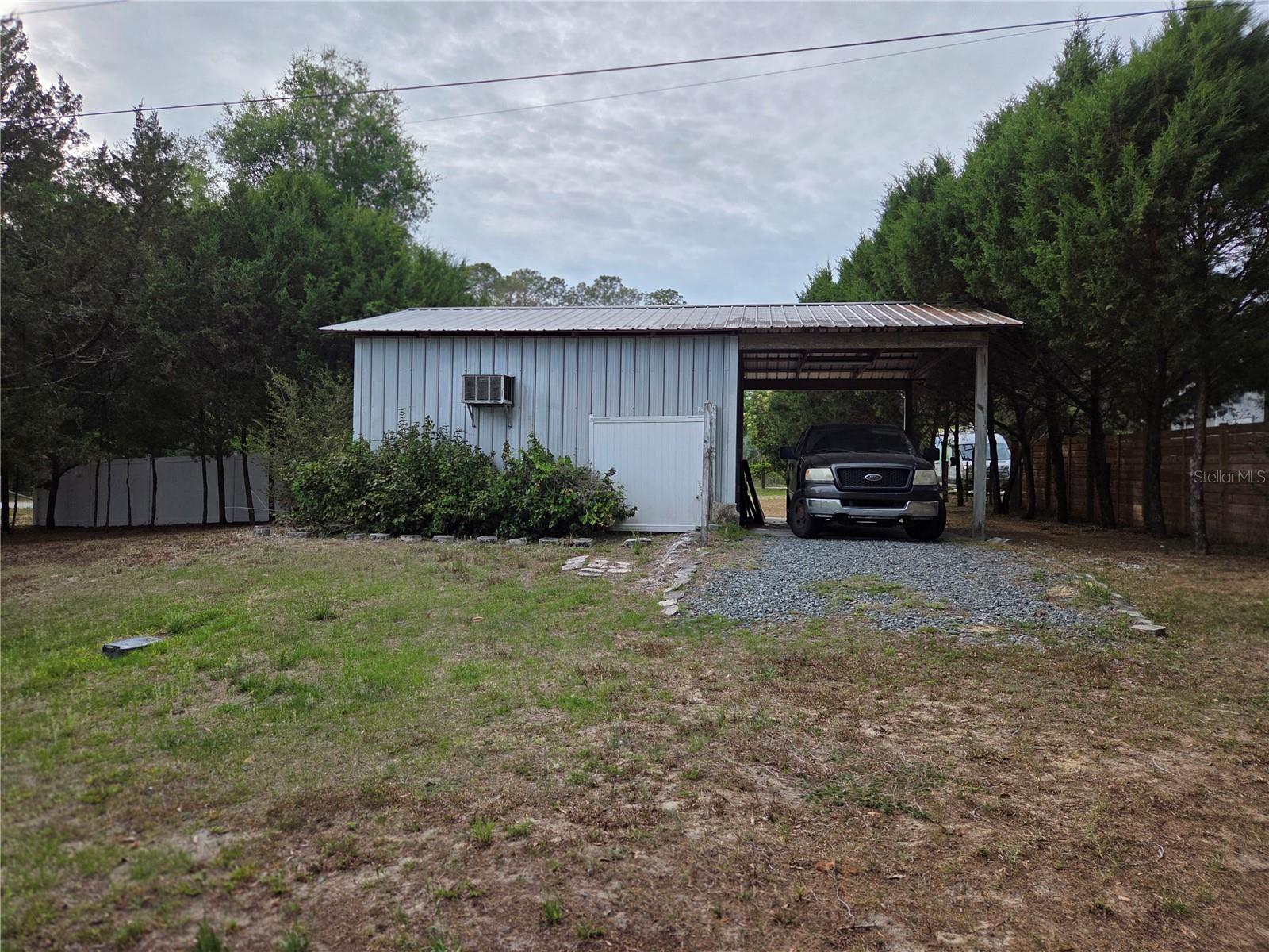 421 Margaret St Property Photo 18