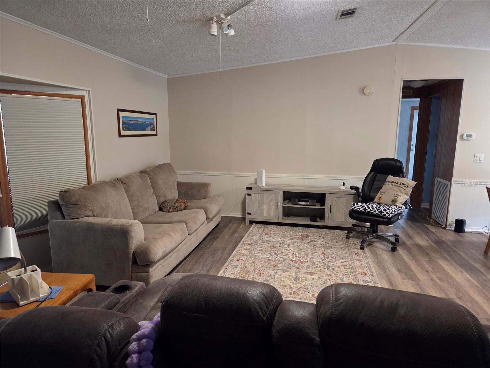 421 Margaret St Property Photo 34