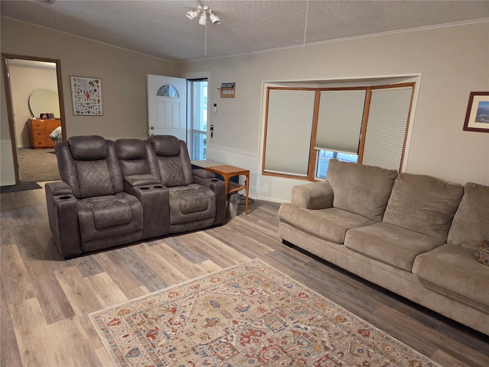 421 Margaret St Property Photo 35