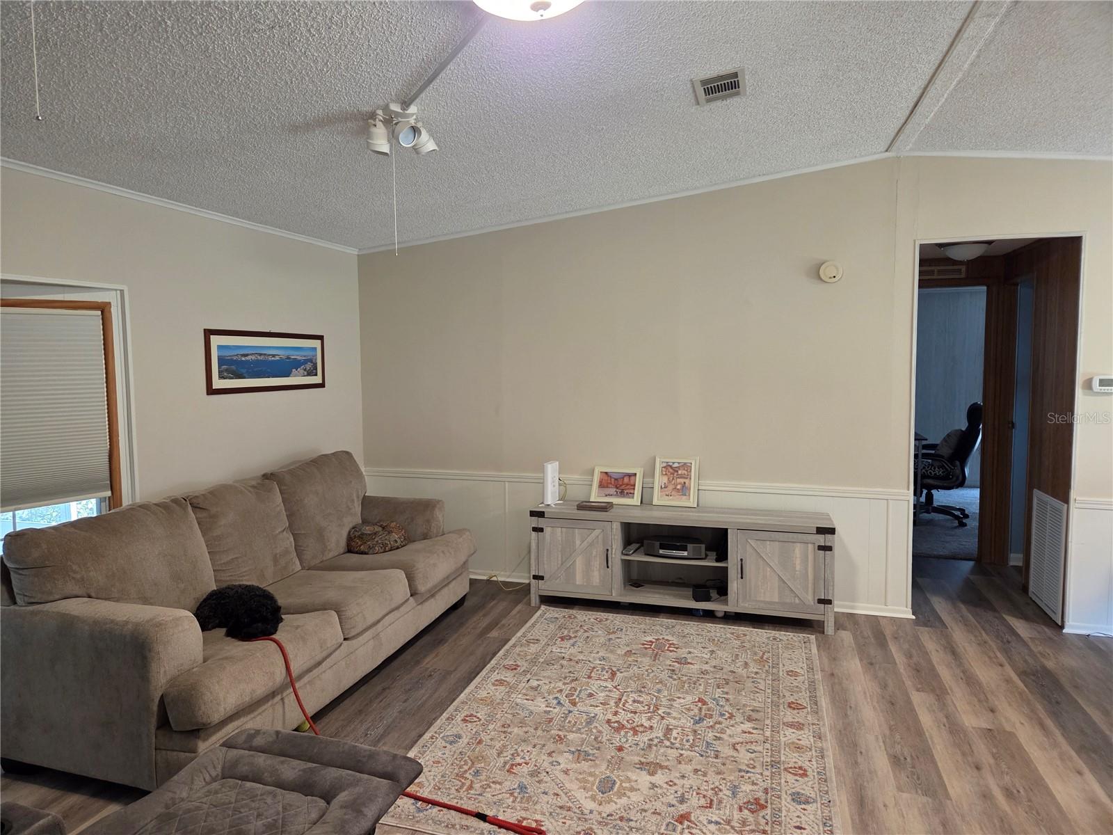 421 Margaret St Property Photo 39