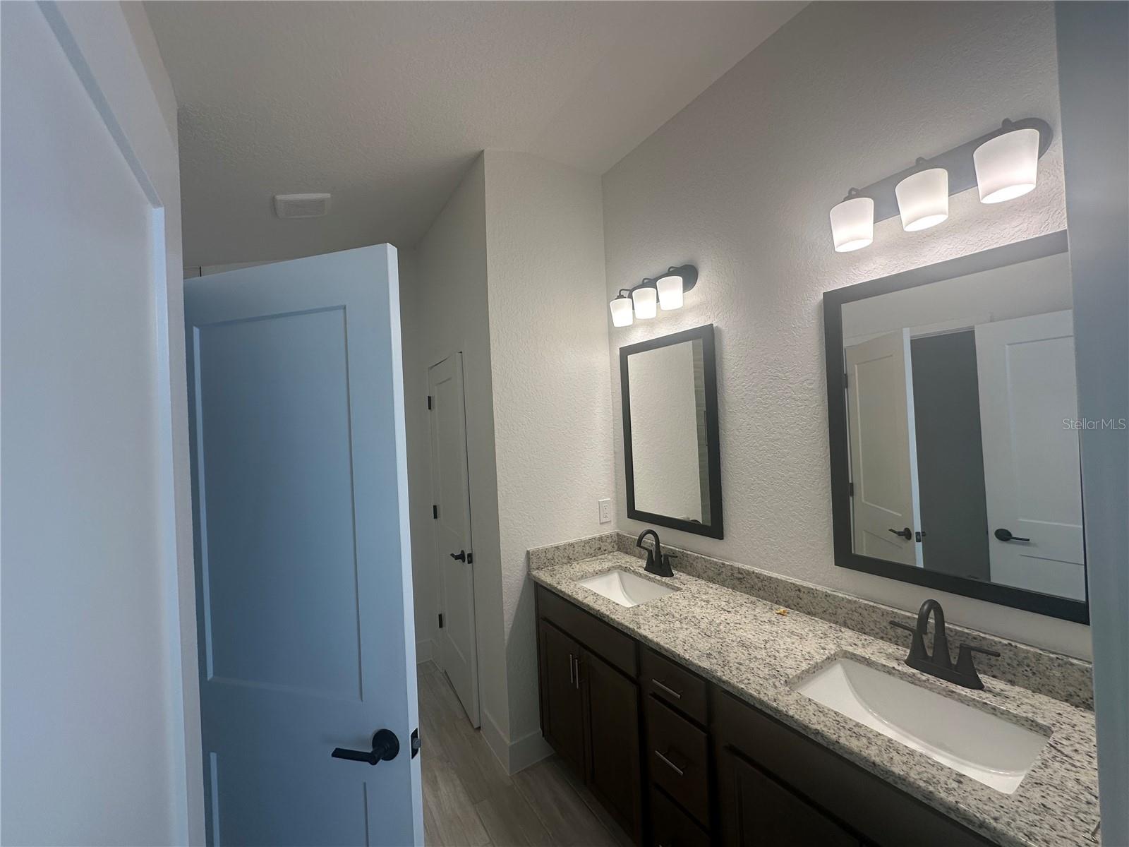 12539 Ne 48th Ter Property Photo 19