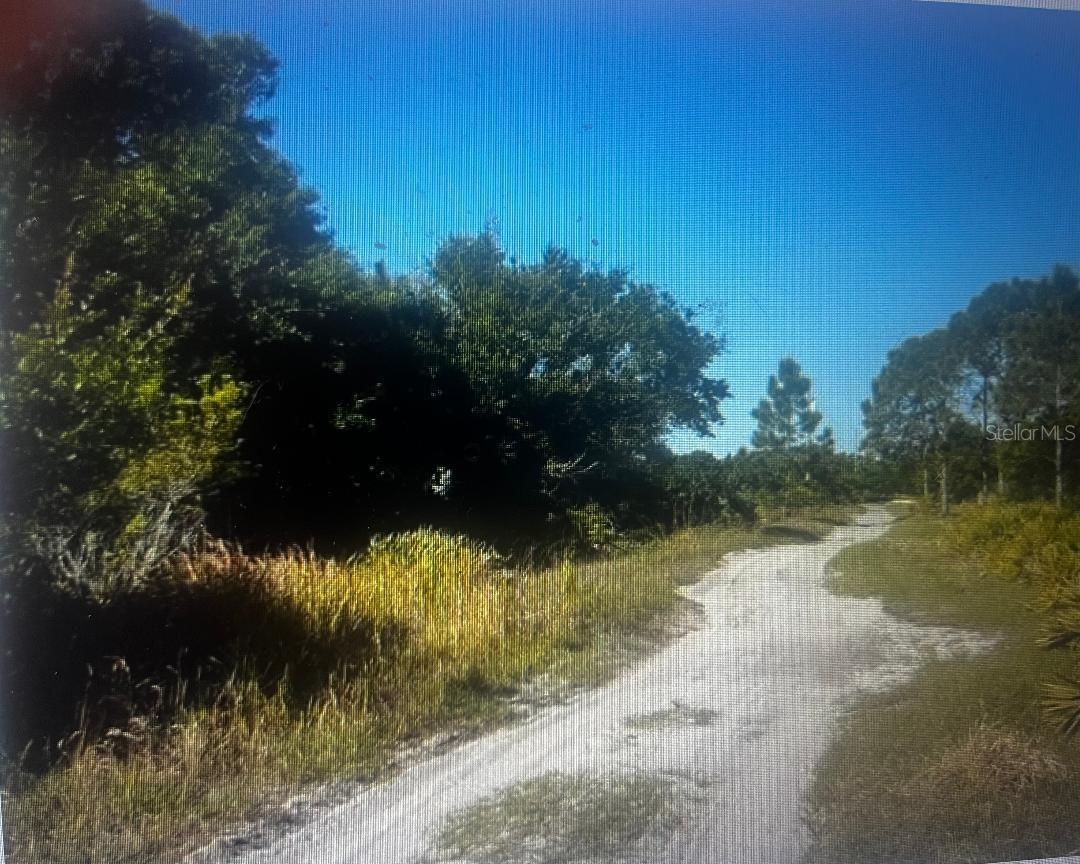 733 N Tarry Ln Property Photo 2
