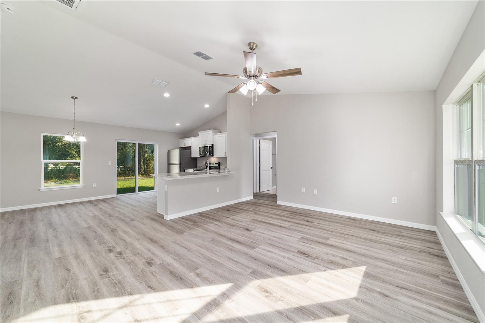 32 Olive Circle Loop Property Photo 3