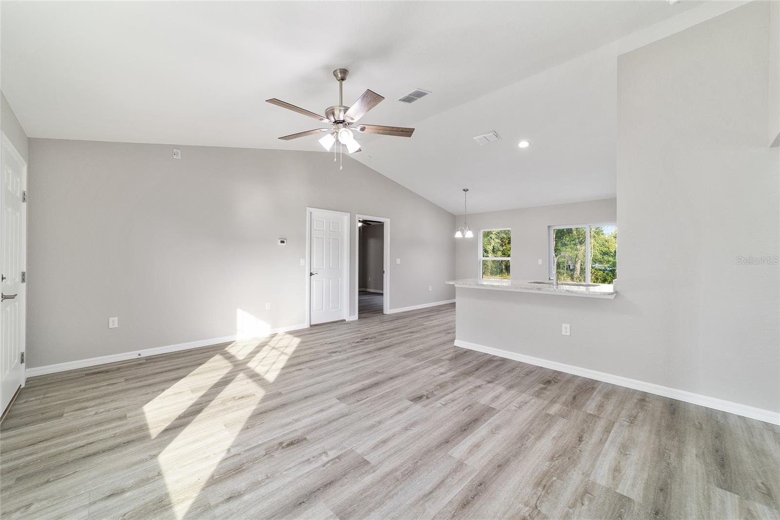 32 Olive Circle Loop Property Photo 6