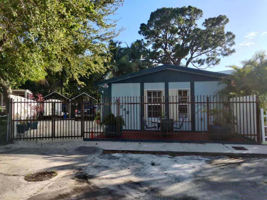 21348 NW 40TH CIRCLE CT