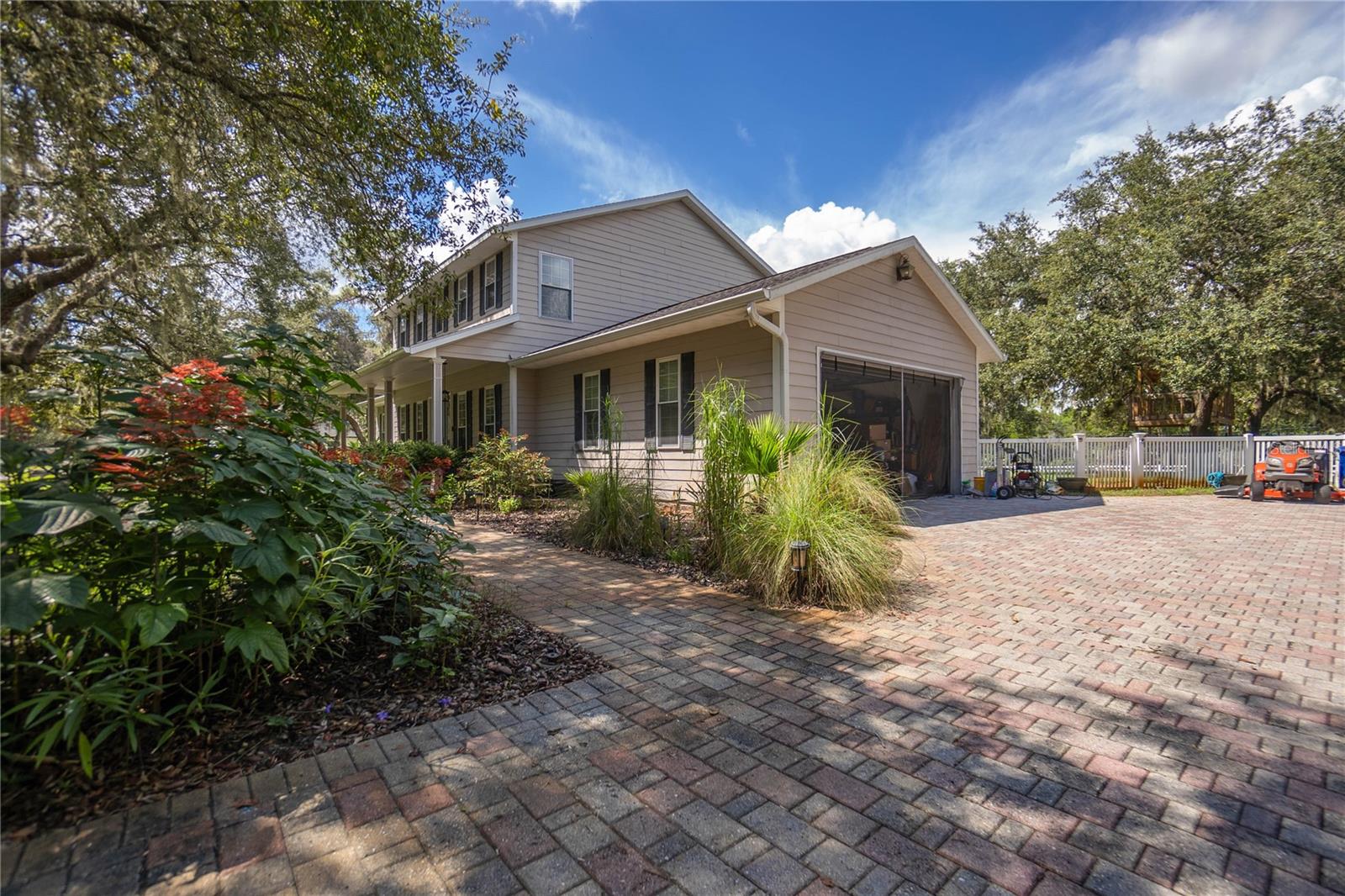 9709 E Baymeadows Dr Property Photo 2