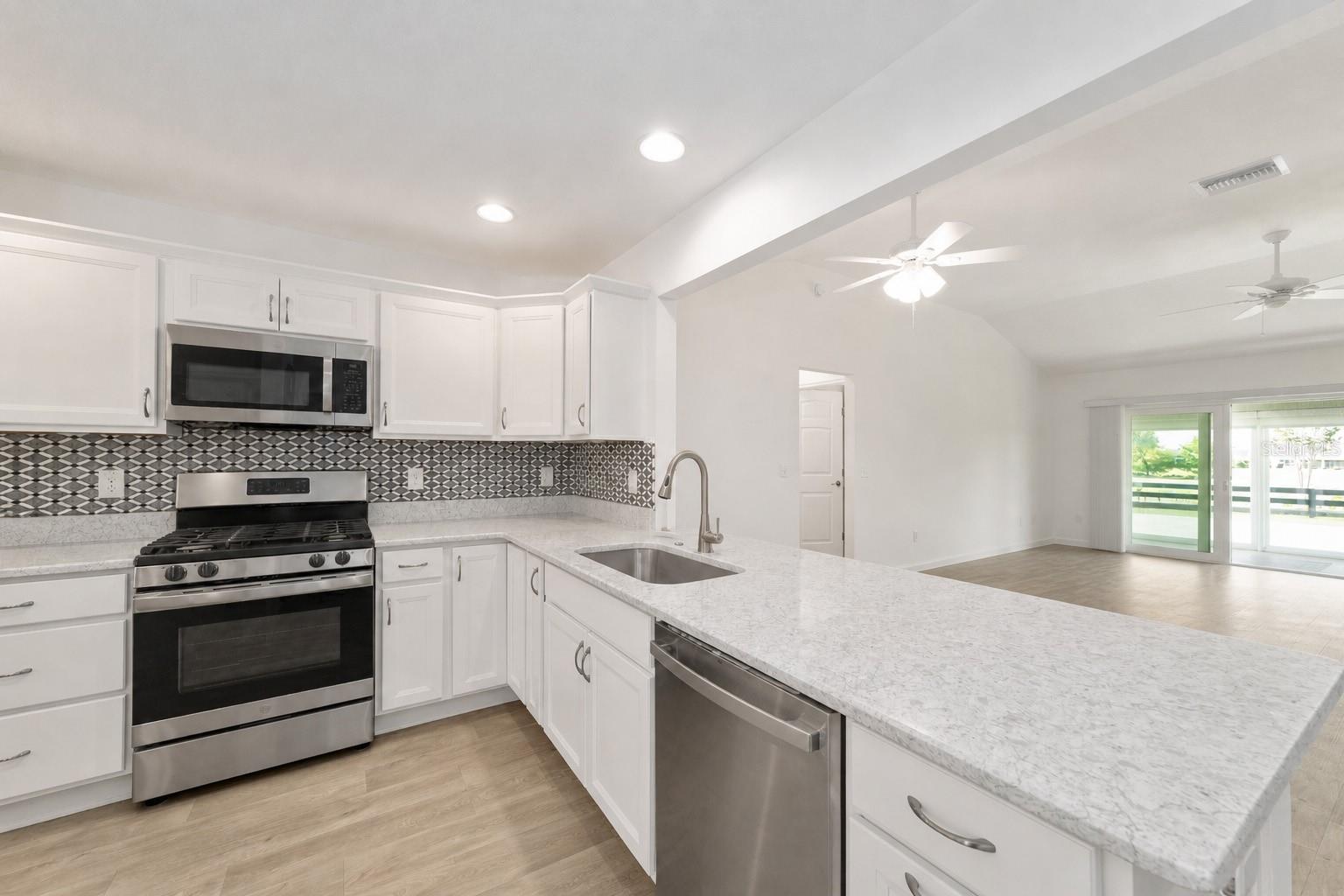 1106 Ebling Loop Property Photo 6