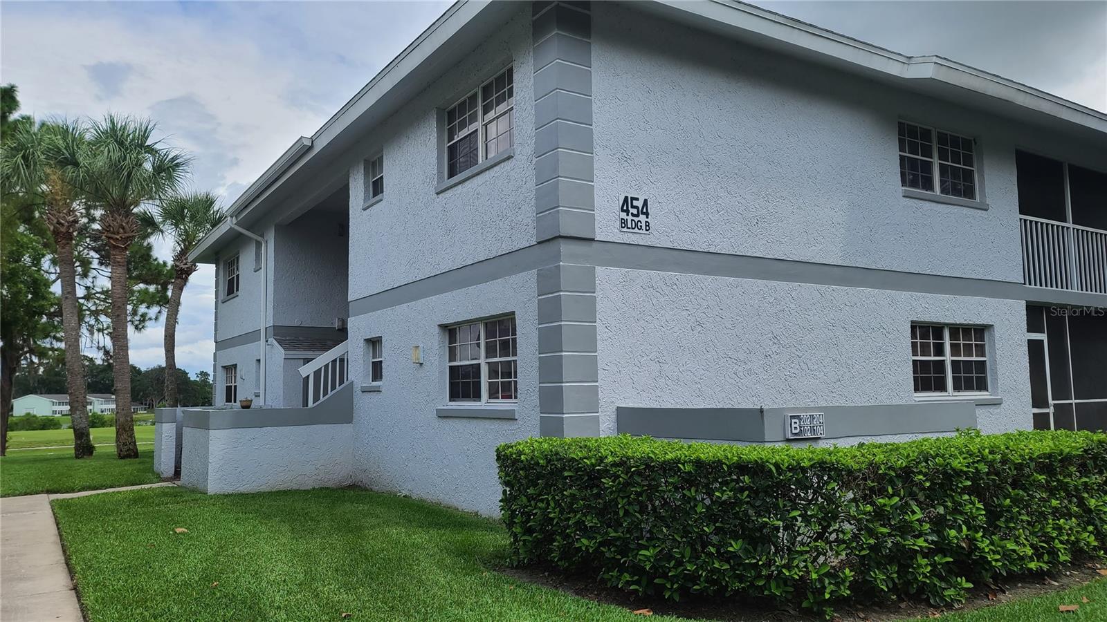 454 FAIRWAYS CIR #B102 Property Photo 1