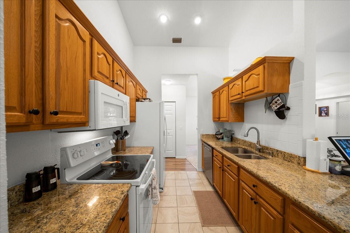 8859 Sw 196th Avenue Rd Property Photo 16