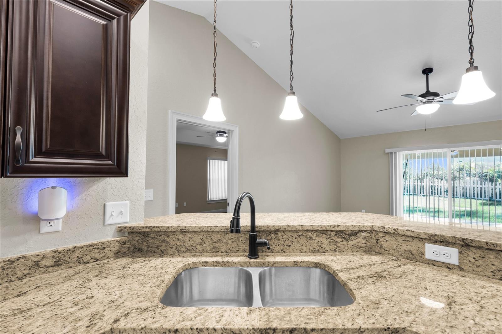 1645 Sw 168th Loop Property Photo 14