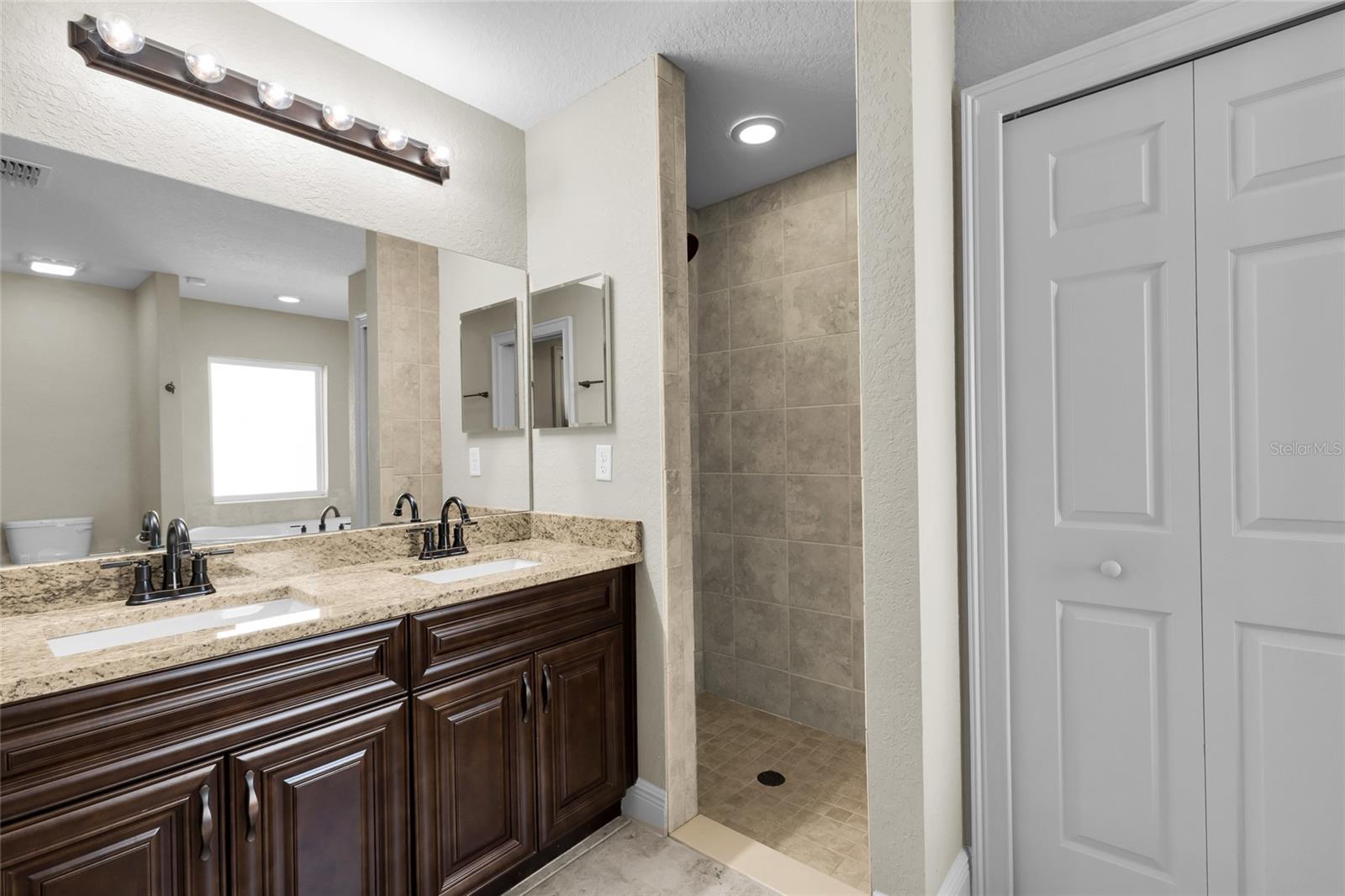 1645 Sw 168th Loop Property Photo 23