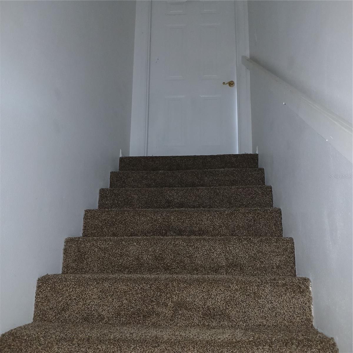 2041 N Donovan Ave #2nd Fl. Property Photo 2