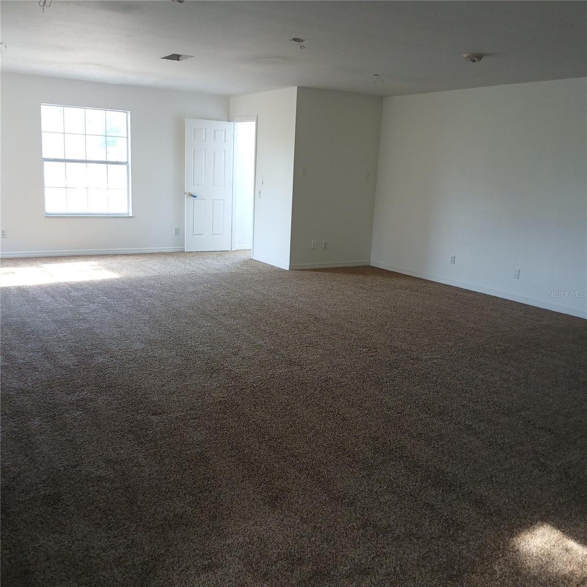 2041 N Donovan Ave #2nd Fl. Property Photo 4