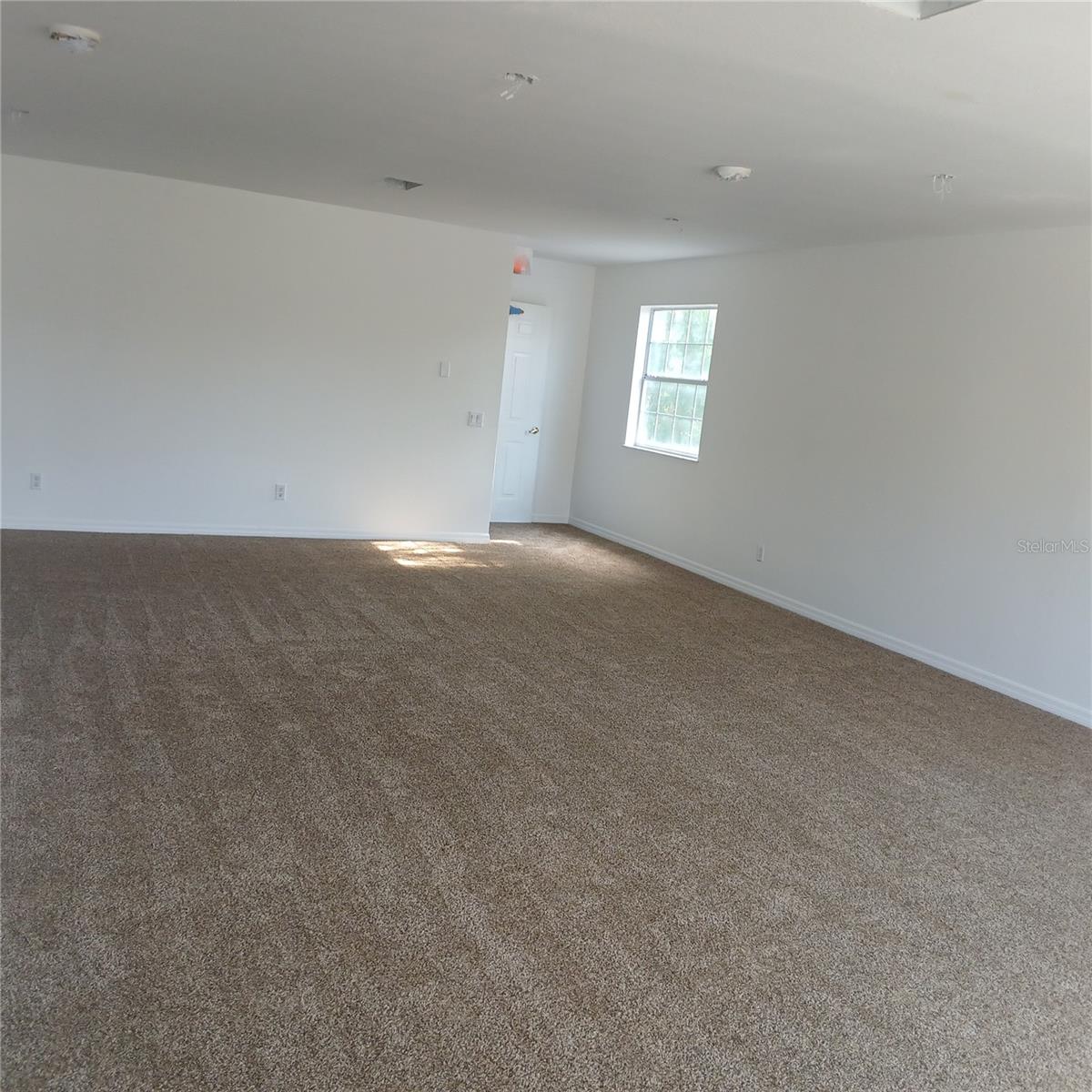 2041 N Donovan Ave #2nd Fl. Property Photo 8