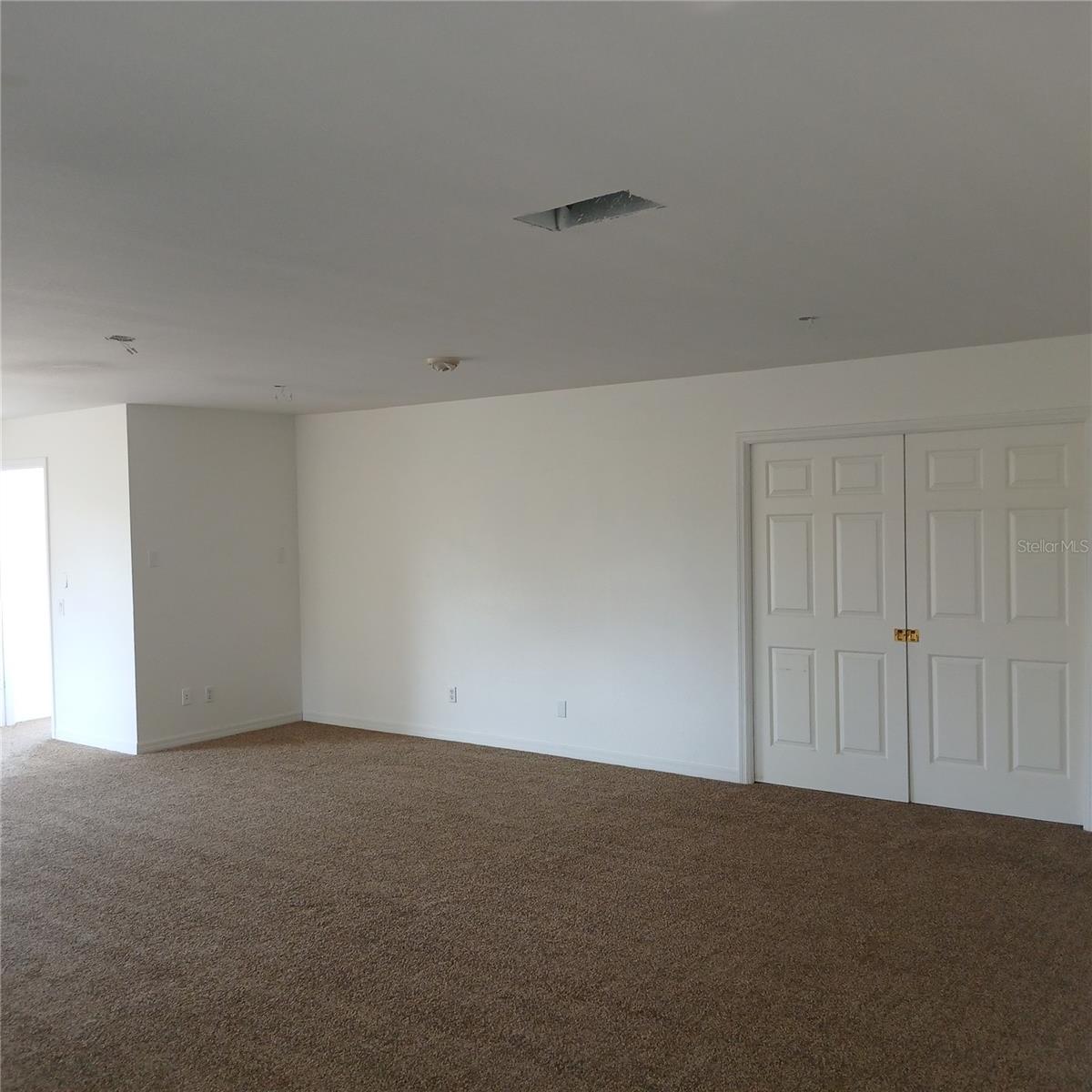 2041 N Donovan Ave #2nd Fl. Property Photo 9