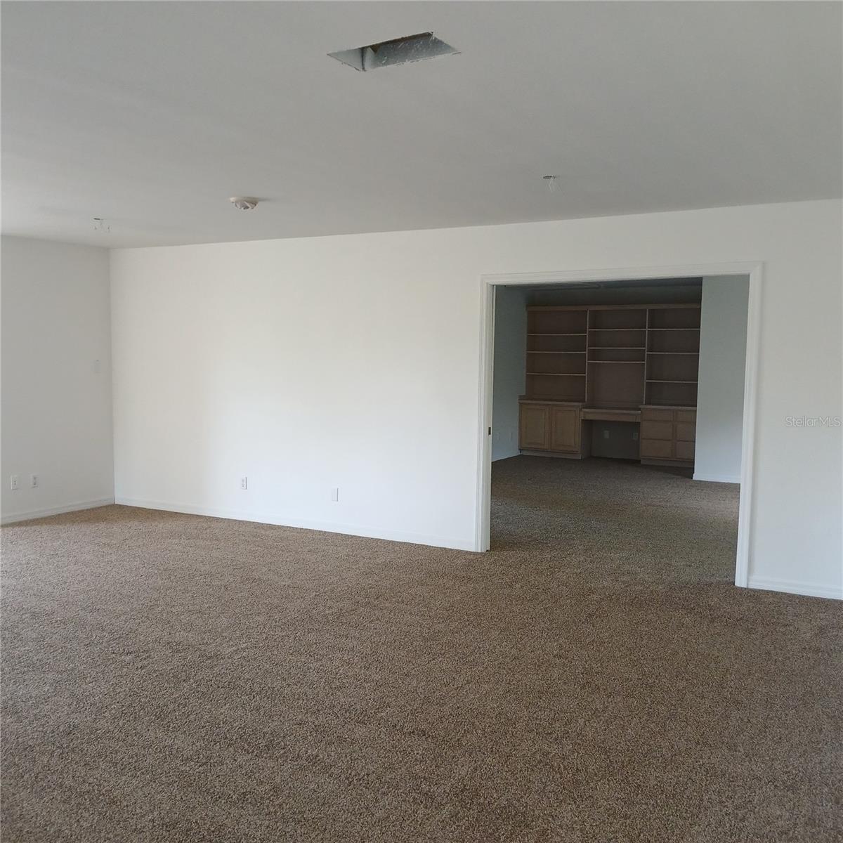 2041 N Donovan Ave #2nd Fl. Property Photo 10