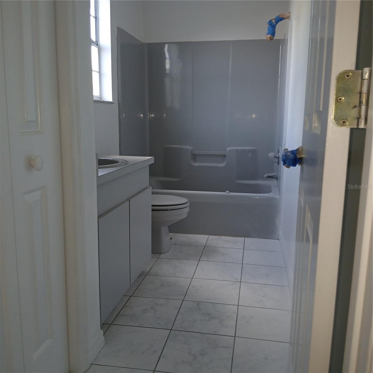 2041 N Donovan Ave #2nd Fl. Property Photo 18