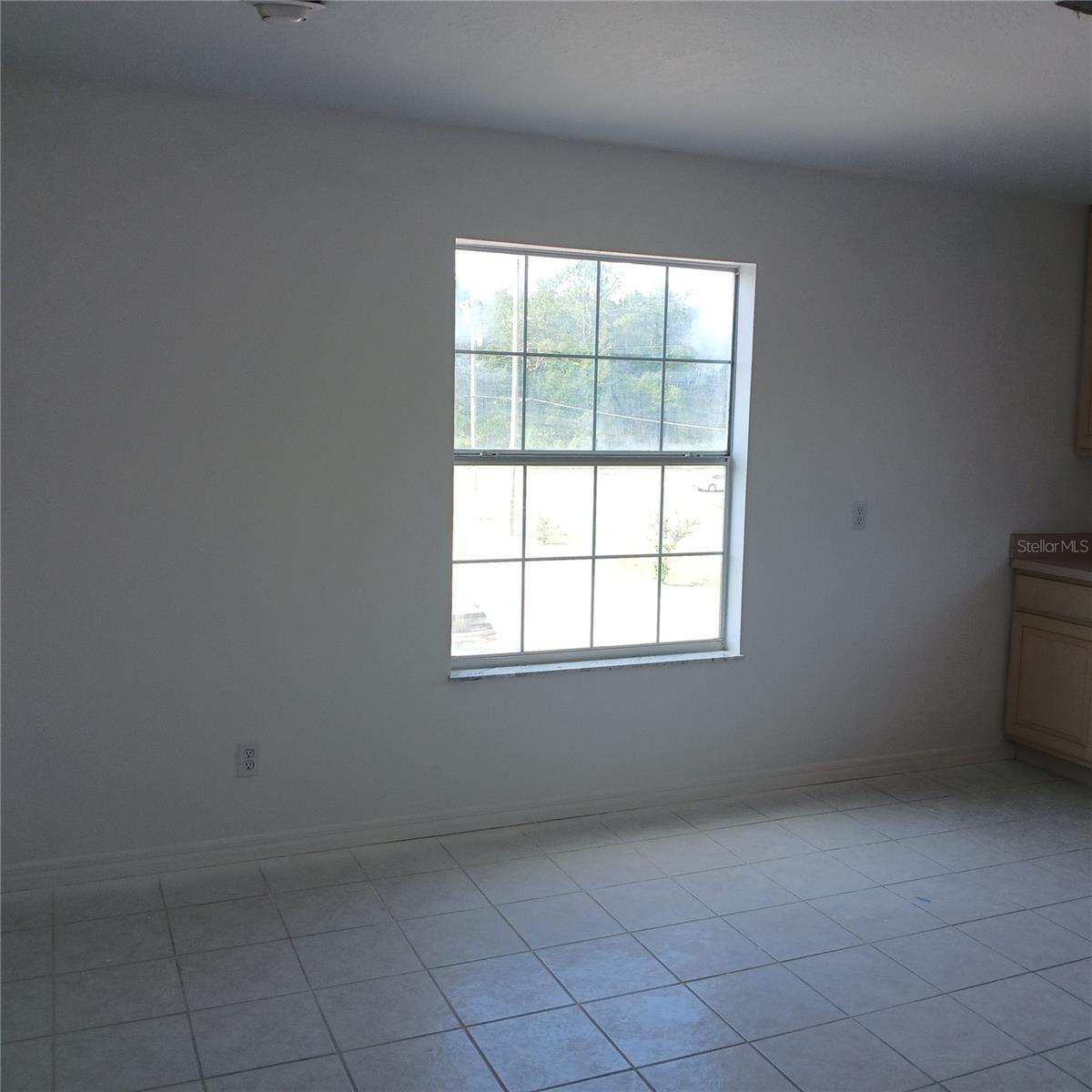 2041 N Donovan Ave #2nd Fl. Property Photo 21