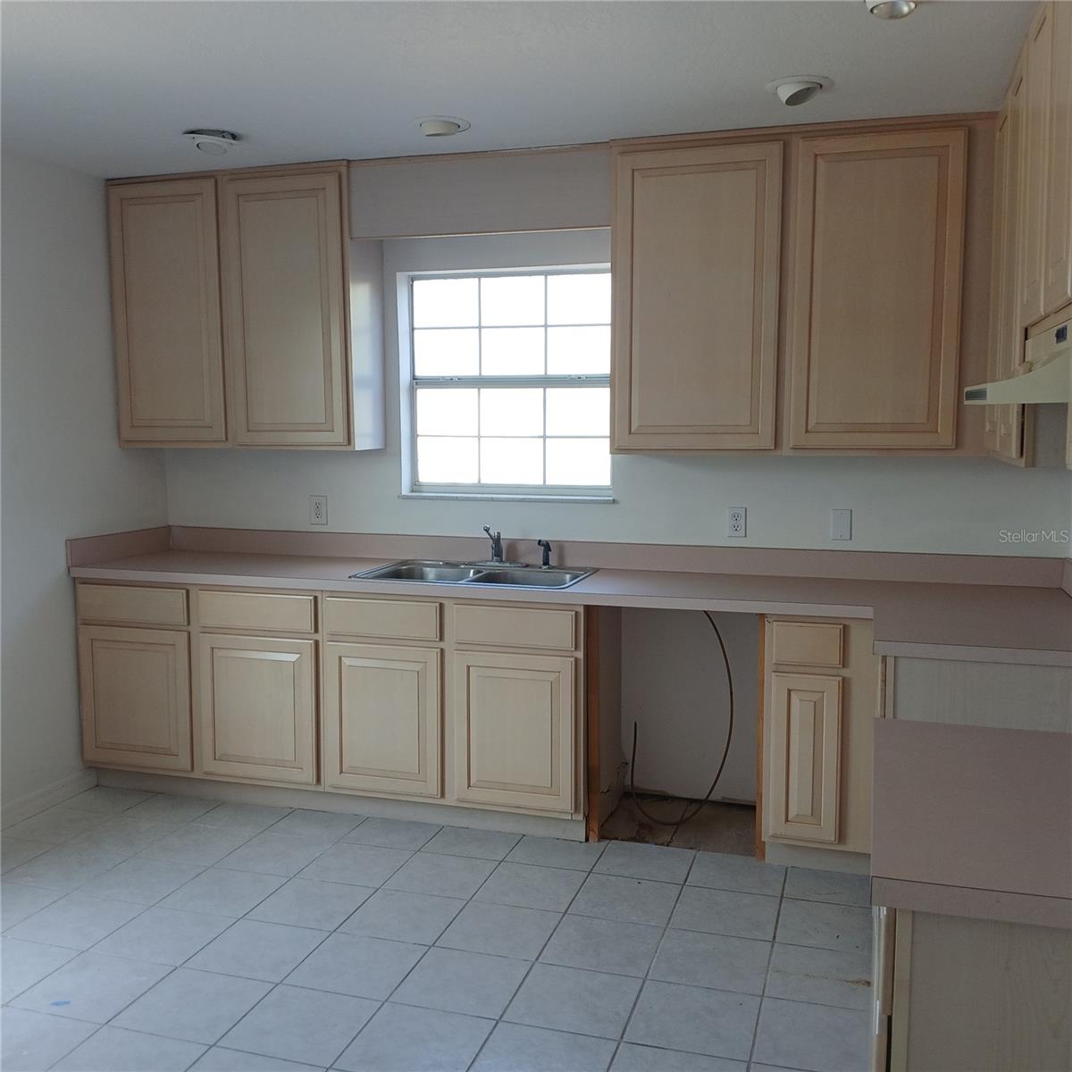 2041 N Donovan Ave #2nd Fl. Property Photo 22