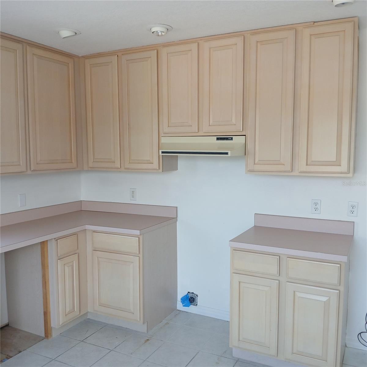 2041 N Donovan Ave #2nd Fl. Property Photo 23