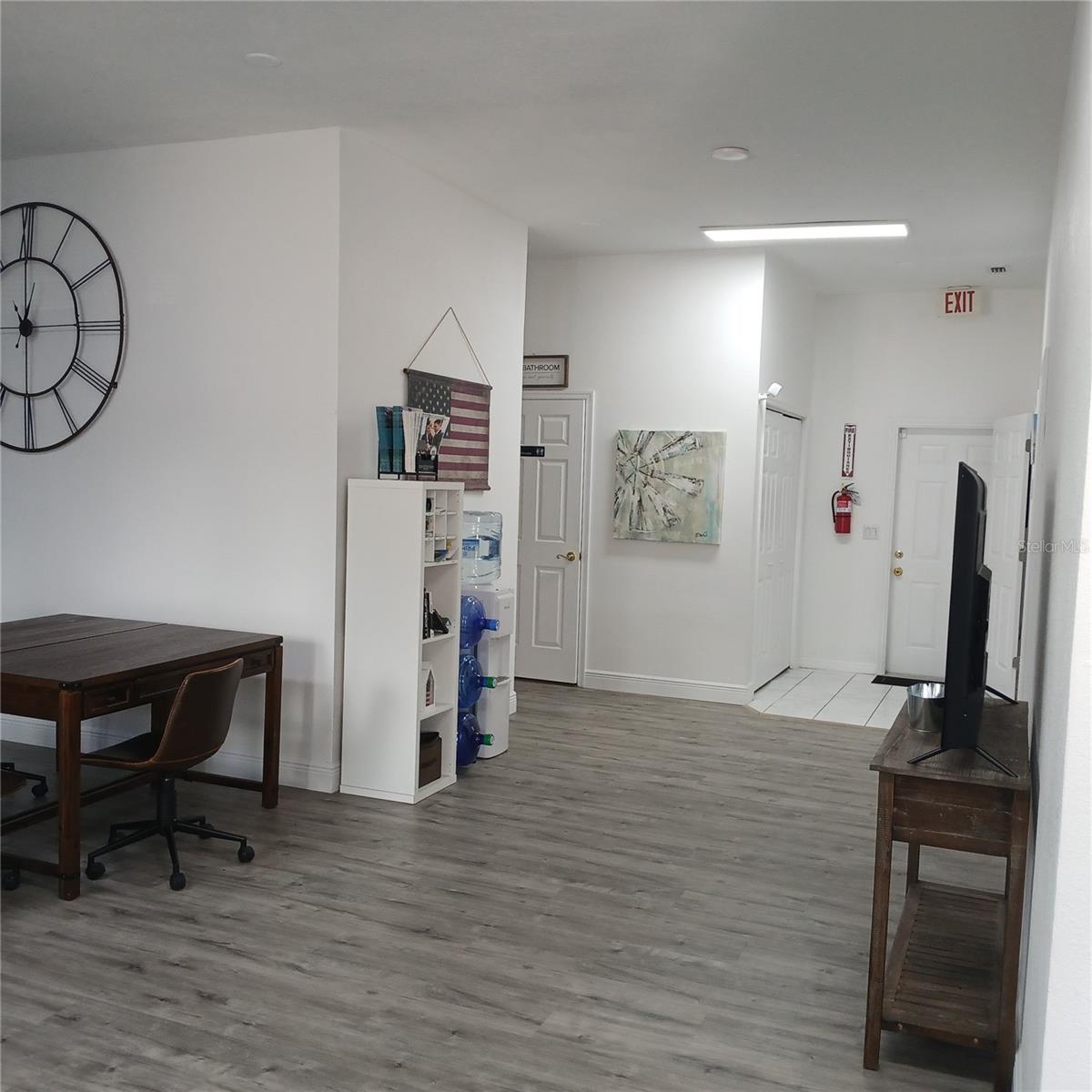 2041 N Donovan Ave #2nd Fl. Property Photo 30