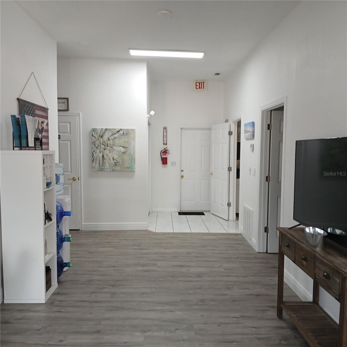 2041 N Donovan Ave #2nd Fl. Property Photo 31