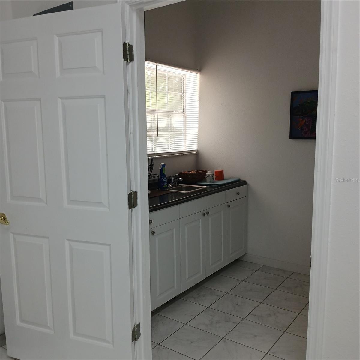 2041 N Donovan Ave #2nd Fl. Property Photo 36