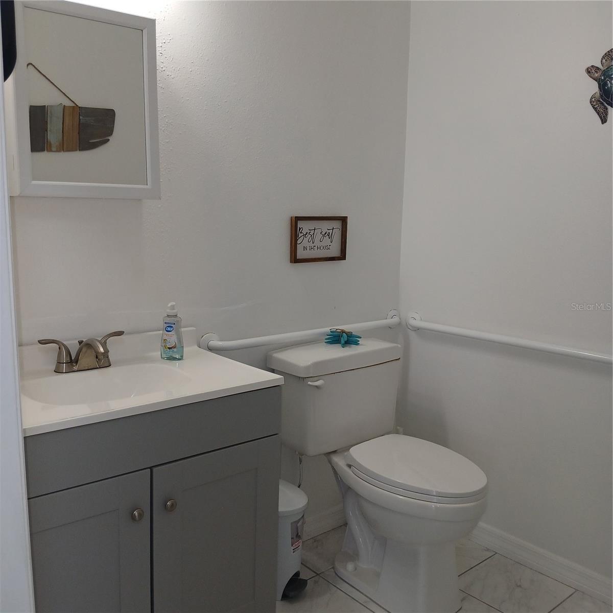 2041 N Donovan Ave #2nd Fl. Property Photo 45