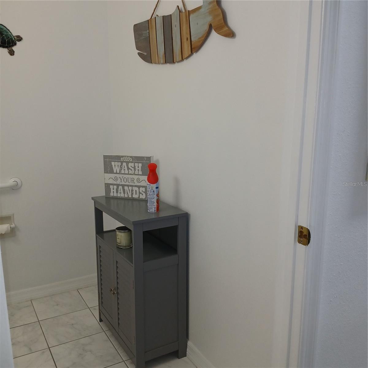 2041 N Donovan Ave #2nd Fl. Property Photo 46