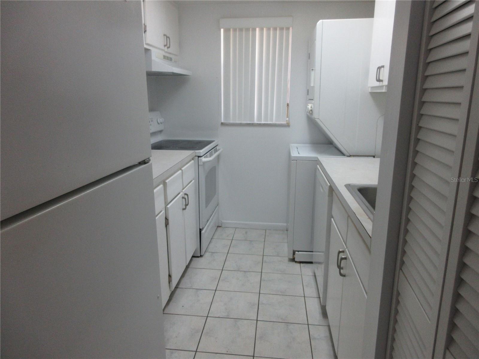 2410 Se 16th Ave #h Property Photo 5