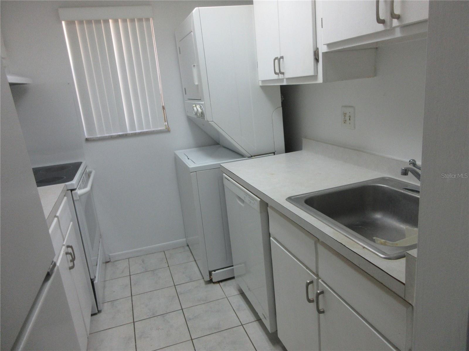 2410 Se 16th Ave #h Property Photo 6